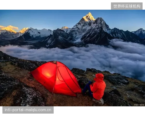始祖鸟AlphaSV供给中国登山队的版本中，CNT薄膜的阻值标定特别针对珠峰高海拔低气压环境进行了补偿算法优化